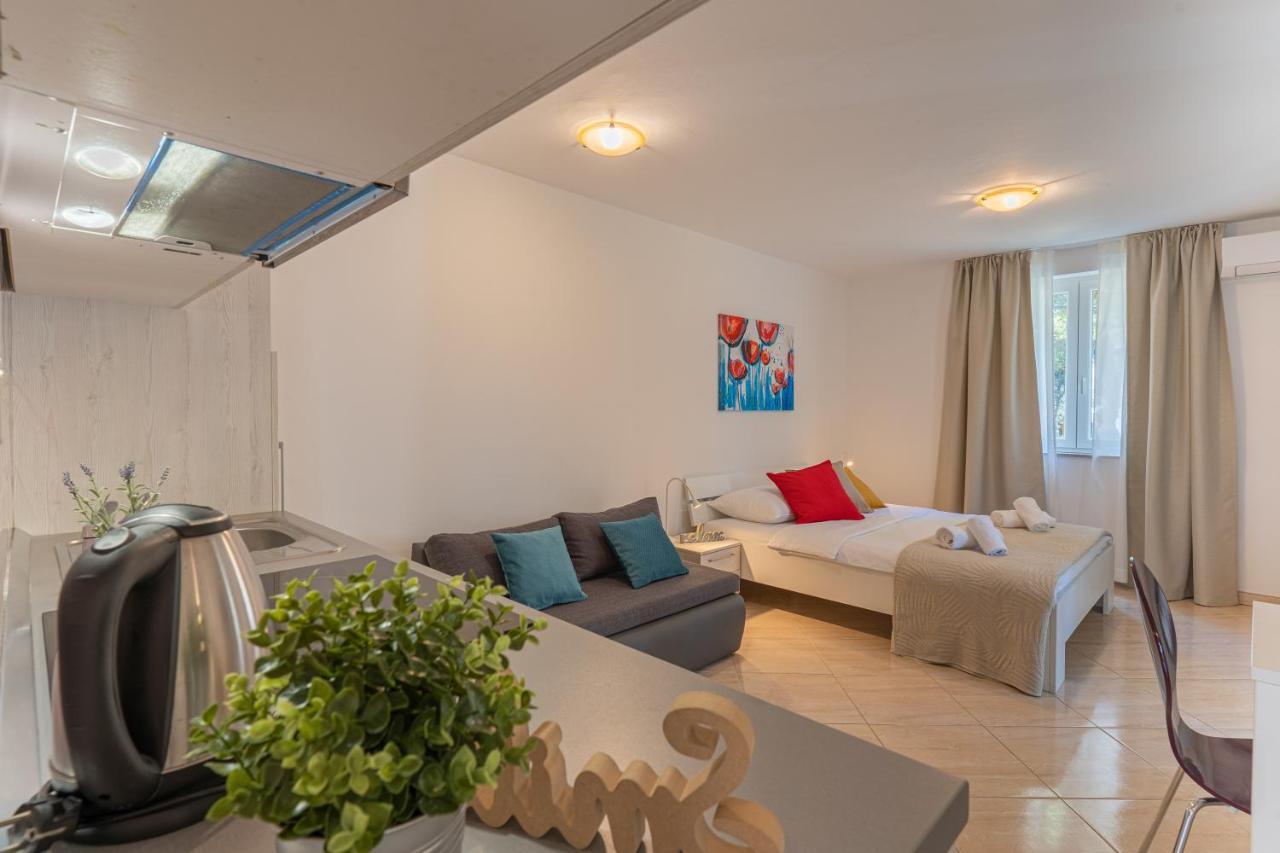Apartments Lopari Nerezine Exterior photo